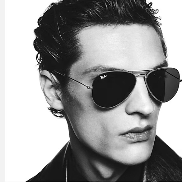 Ray-Ban Gold Tone Metal Aviator Sunglasses W/Case Black
